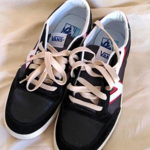 Vans Serio collection, W11/M9.5 skate shoe